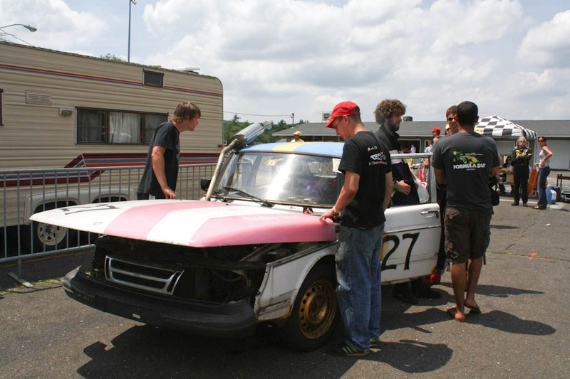Illustration for article titled The 24 Hours Of LeMons New England 2009 Über Gallery, Part 2